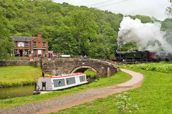 A Journey on the Scenic Caldon Canal