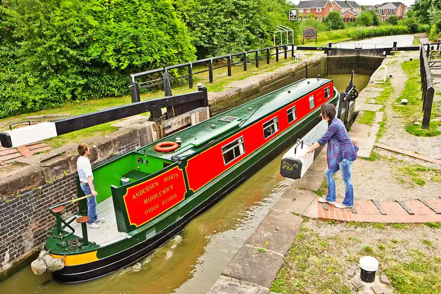 Andersen-boats-handover on an Andersen Boats holiday