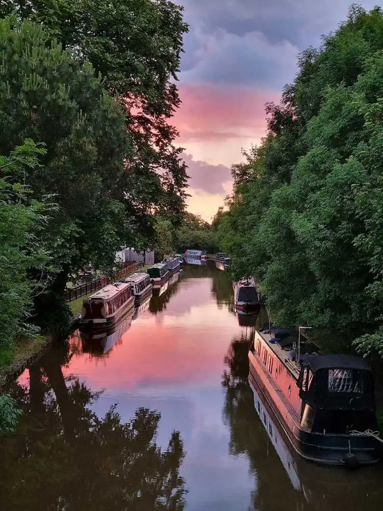 Canal-holiday-scene on an Andersen Boats holiday