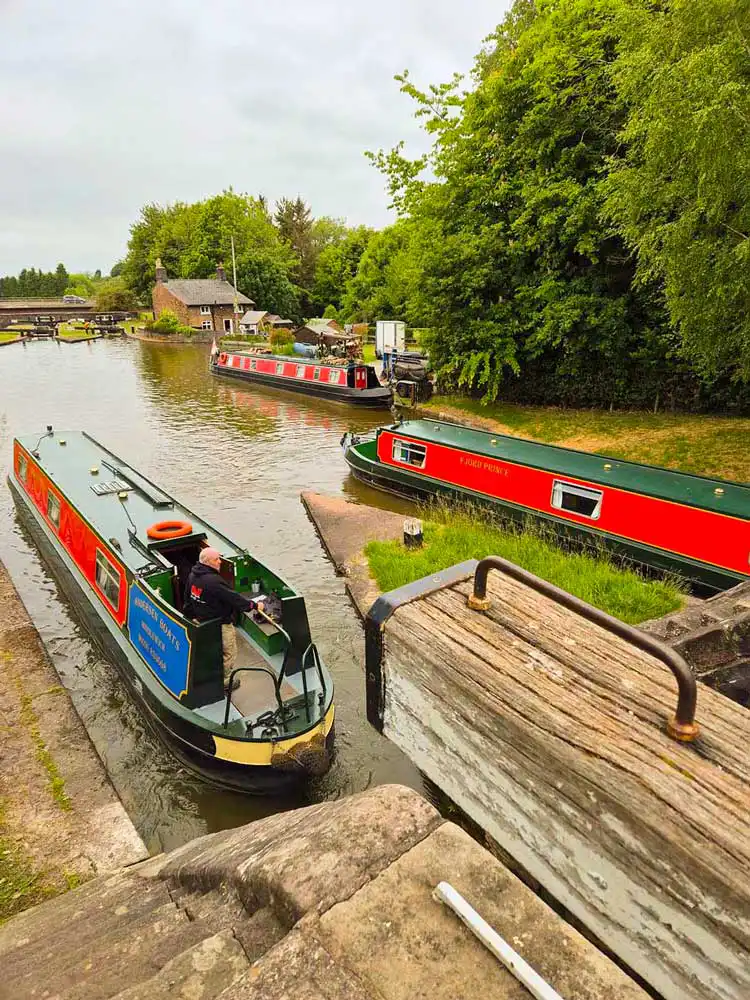 Canal-lock-sights on an Andersen Boats holiday