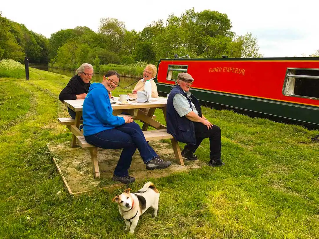 Canal-side-rest on an Andersen Boats holiday