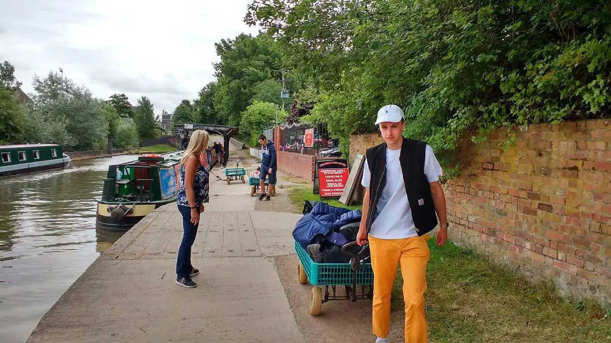 Loading-up-canal-holiday on an Andersen Boats holiday