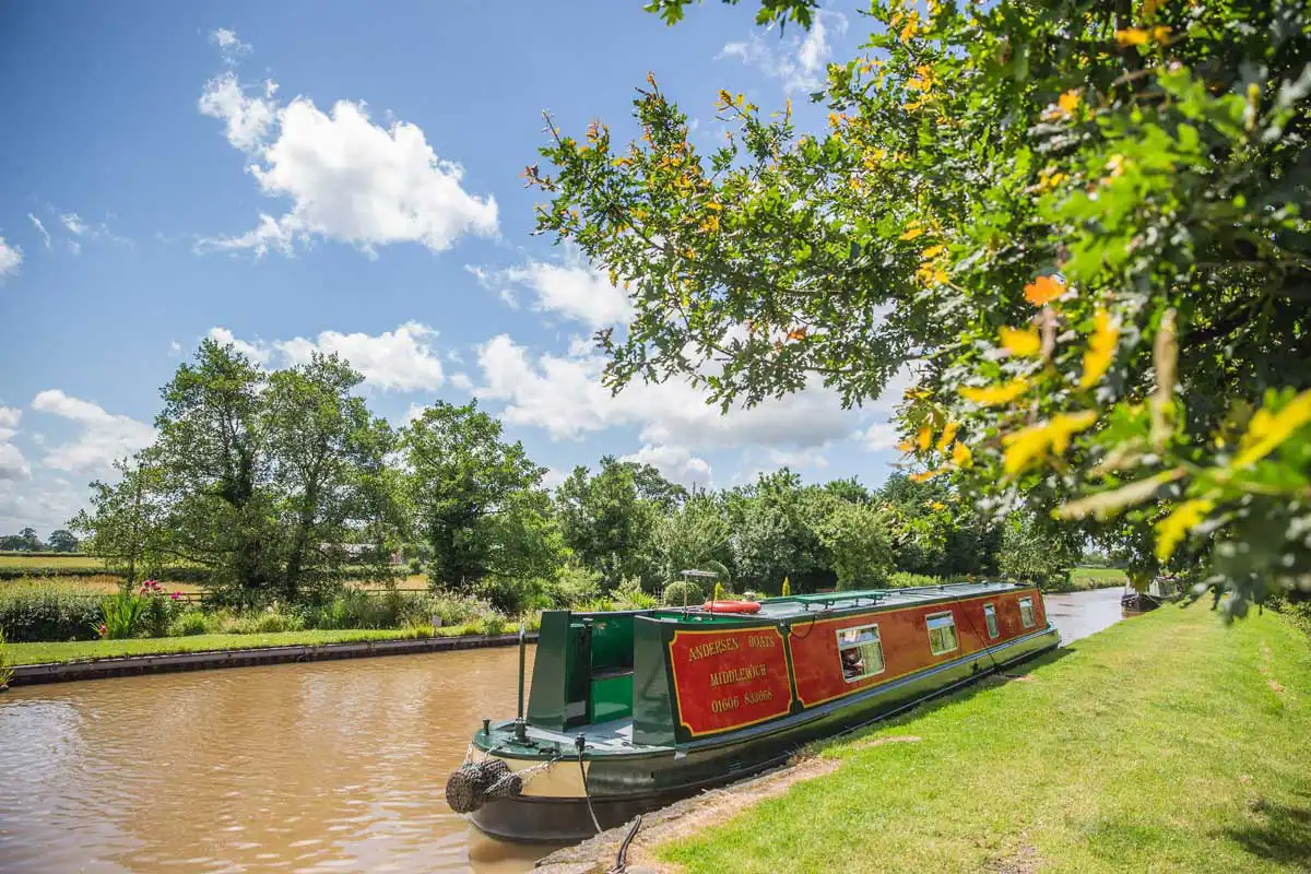 Peaceful-canal-holidays on an Andersen Boats holiday