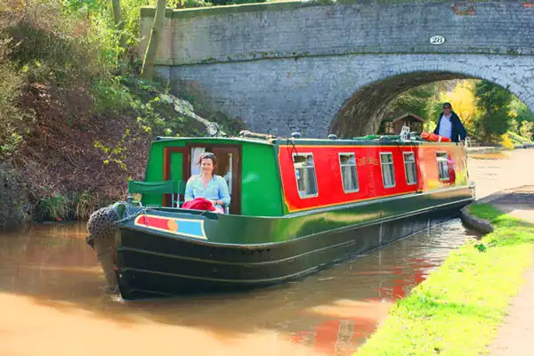 Relaxing Canals on an Andersen Boats holiday