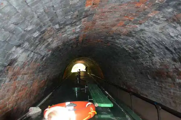 Tunnels on an Andersen Boats holiday
