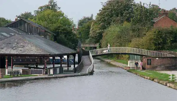 Boating through rural Cheshire on the Shropshire Union Canal