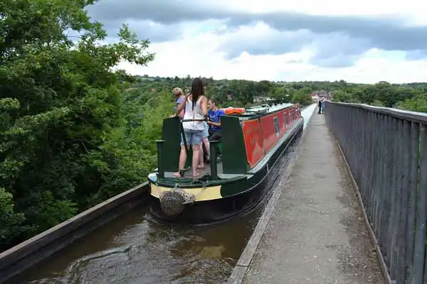 Scenery along the Llangollen Canal route